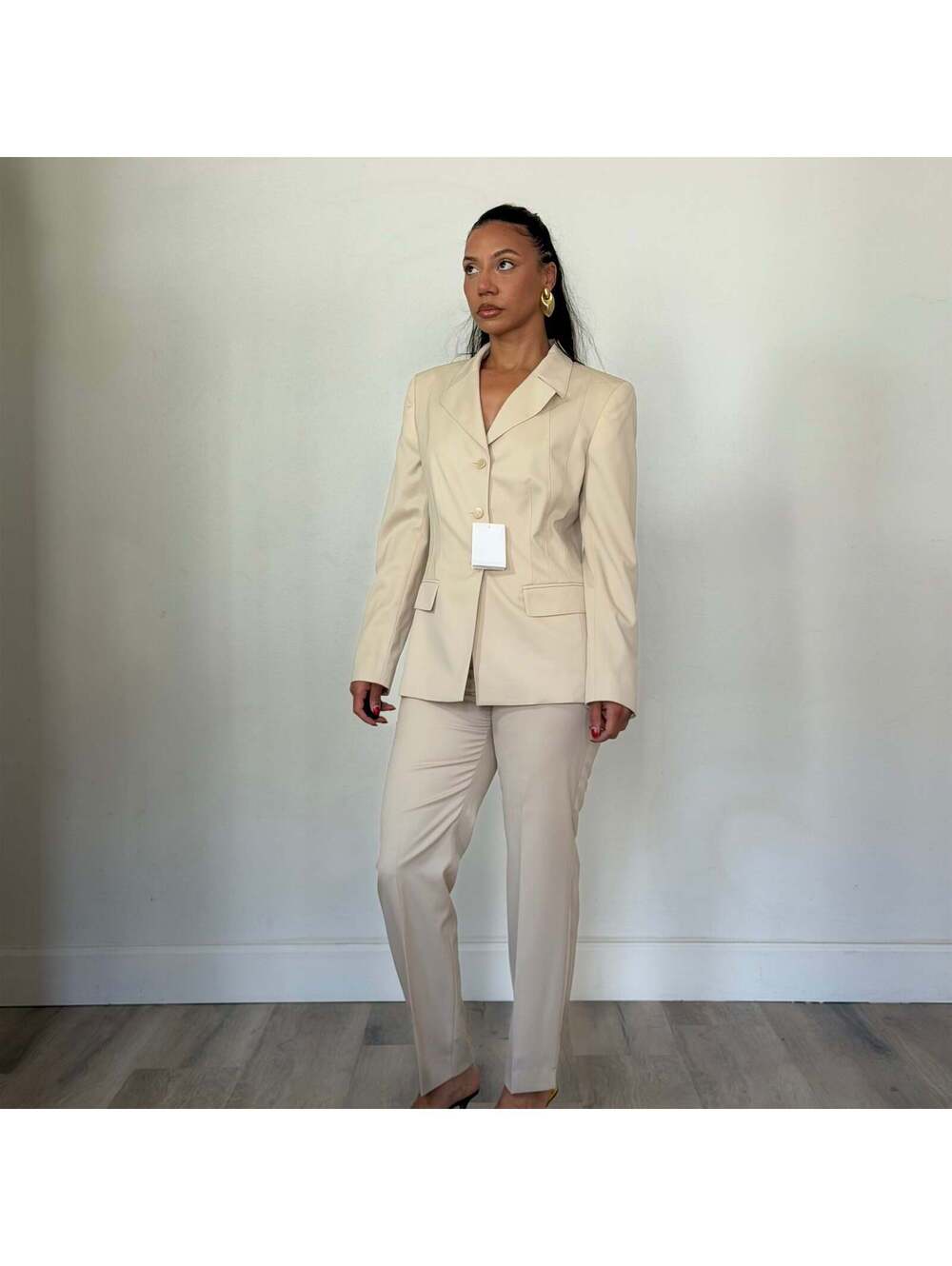 Escada - Picture 7 of 9